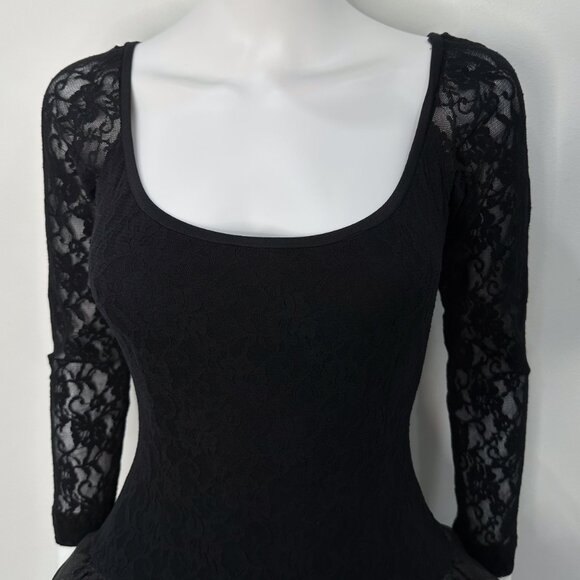 Tadashi Shoji Vintage Drop Waist Scoop Neck Lace Detail Mini Dress Womens Size S - Picture 4 of 15